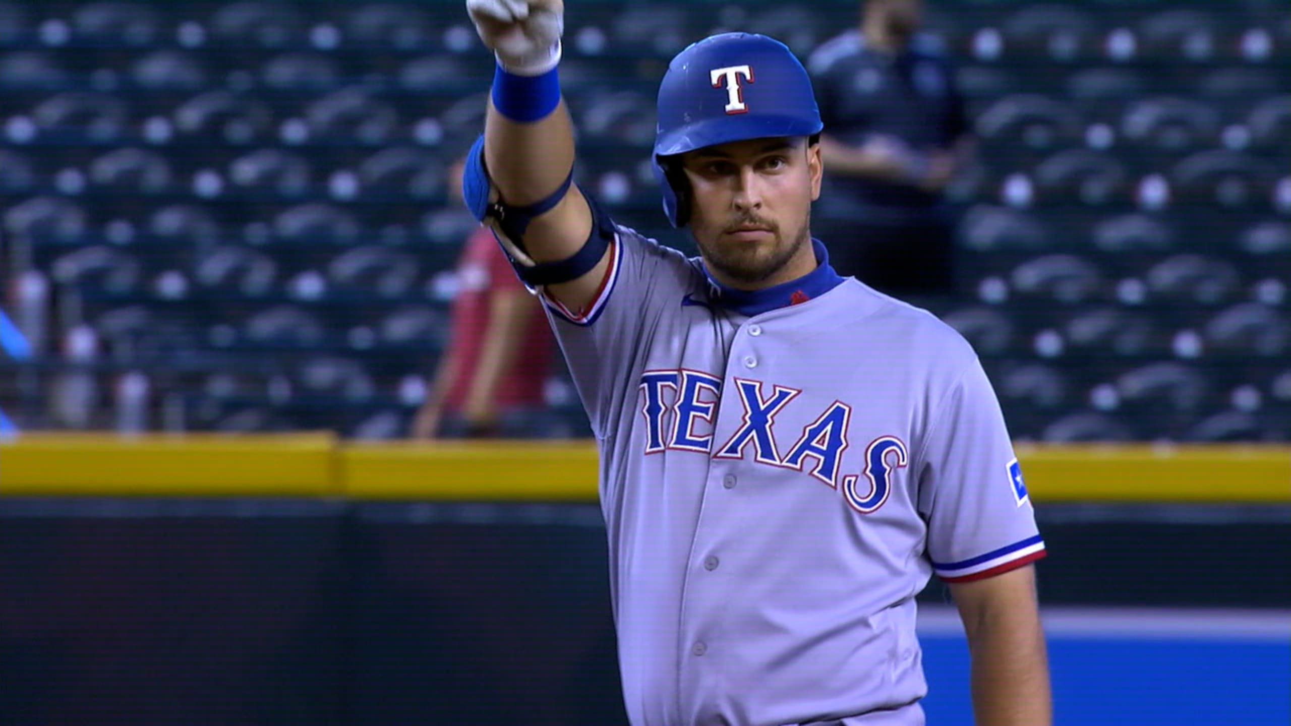 Nathaniel Lowe's three-hit game 