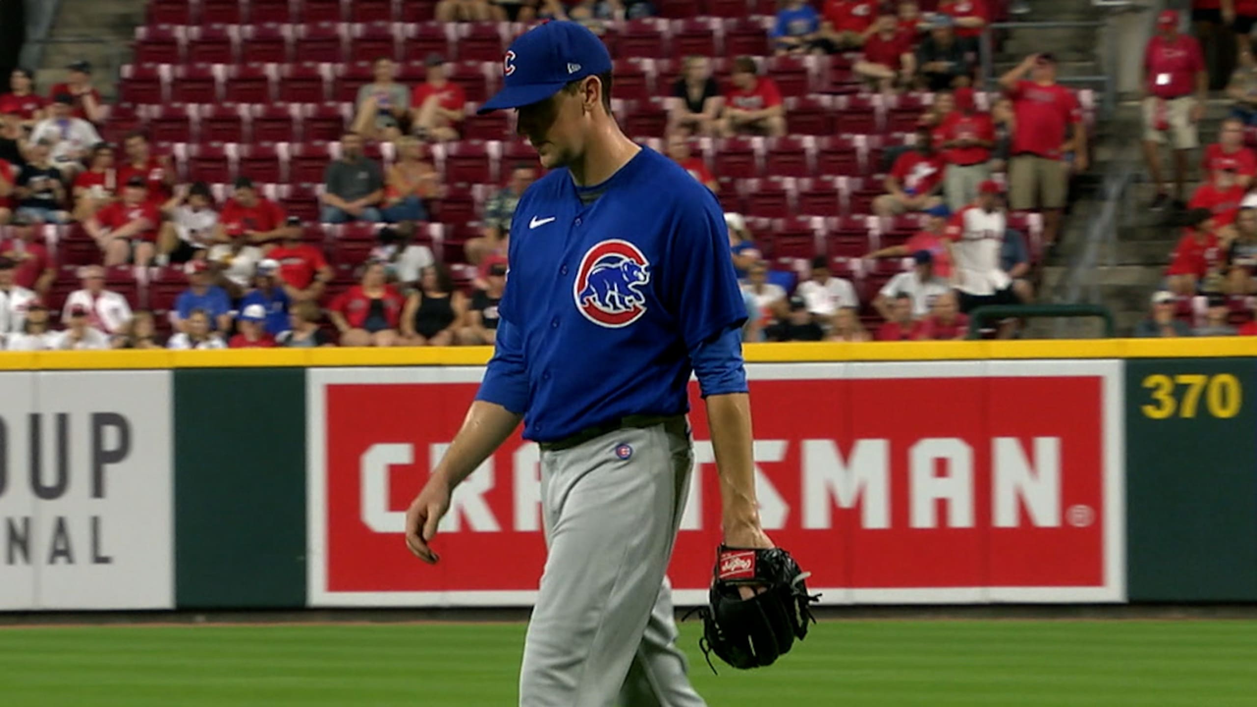 kyle-hendricks-fans-three-batters