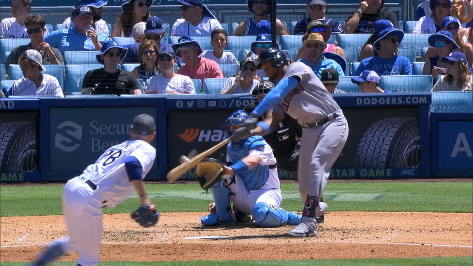 Westlake Softball player gives Oscar Gonzalez's walk-off home run ball to  him before ALDS game 3