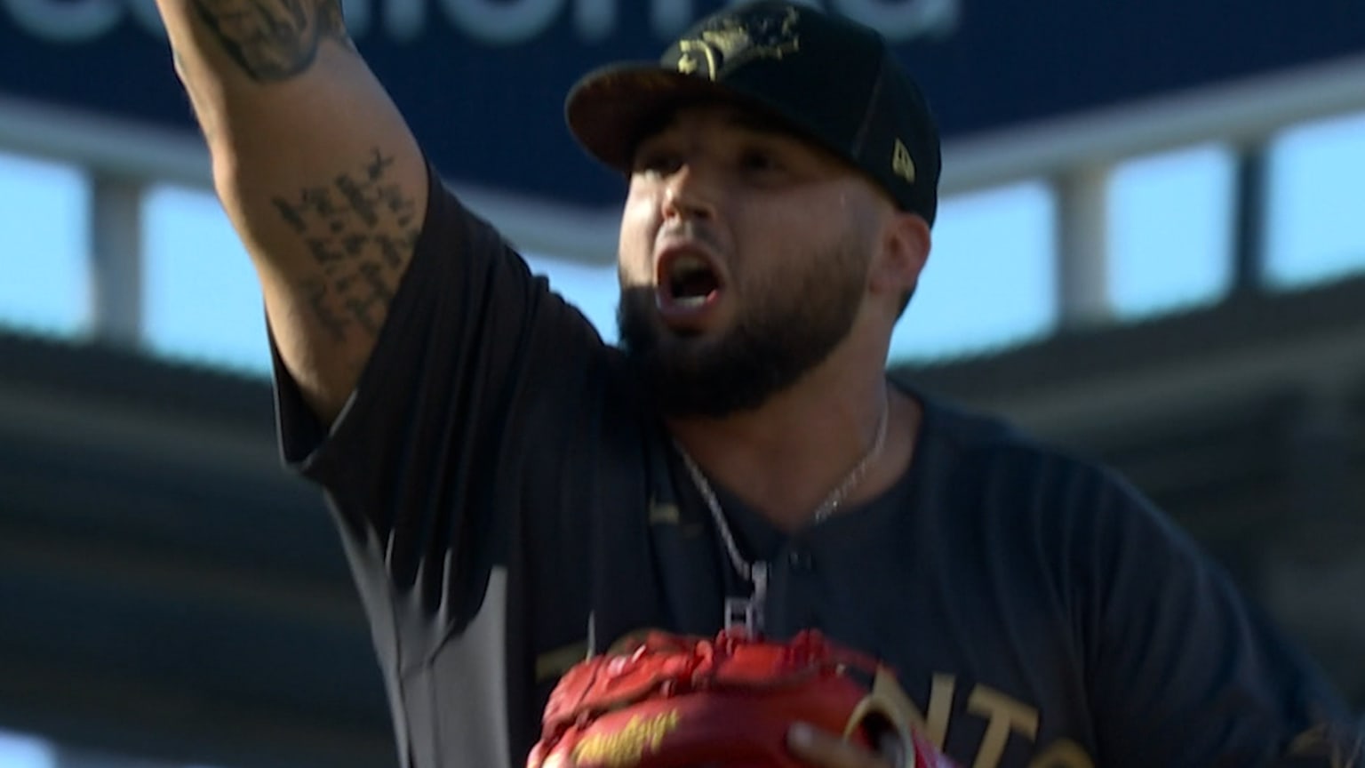 Blue Jays' Alek Manoah steals show while mic'd up, talking back with Fox  broadcasters during 2022 MLB All-Star Game