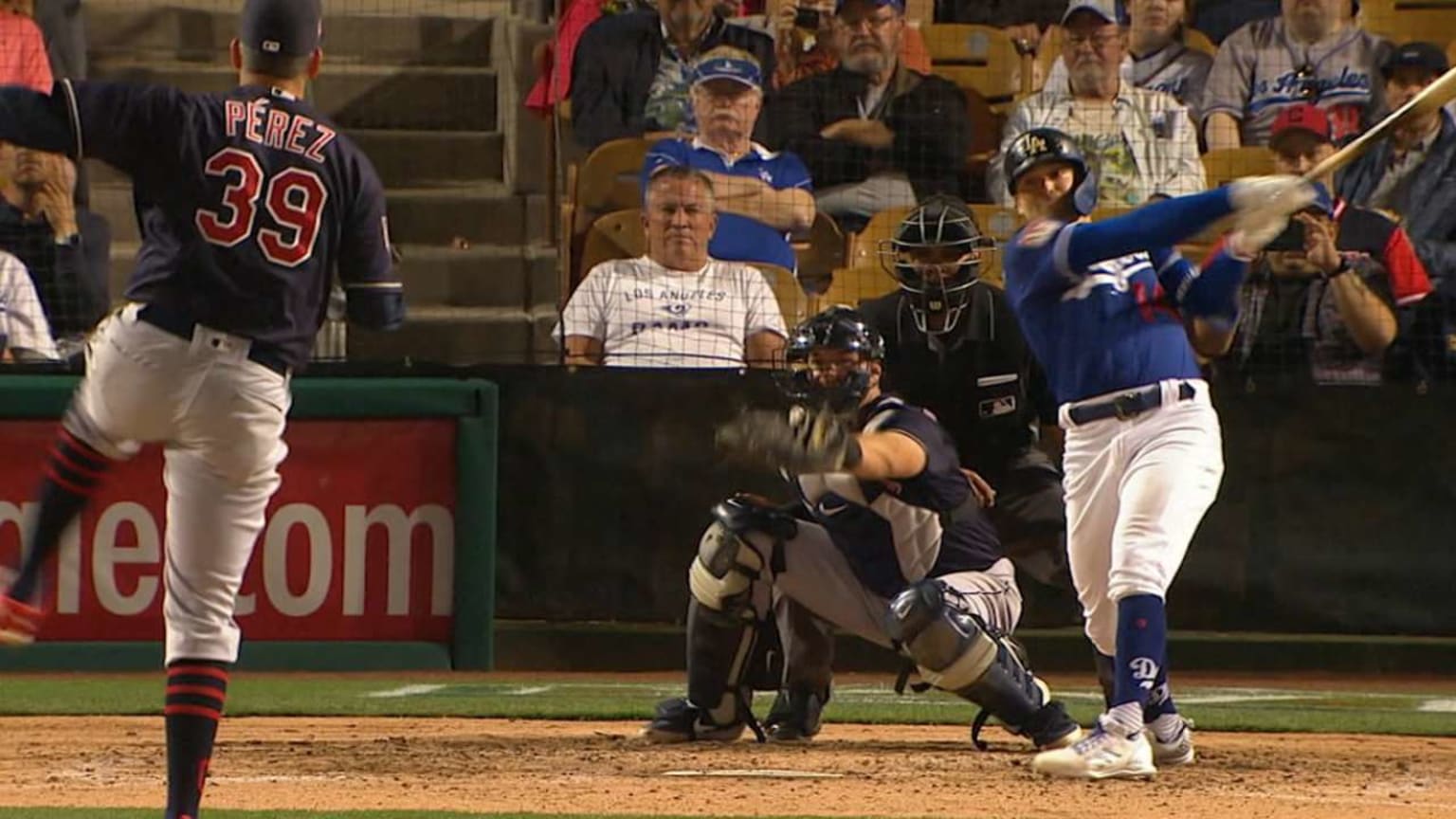 Hernandez�s RBI double 03/06/2019 Los Angeles Dodgers