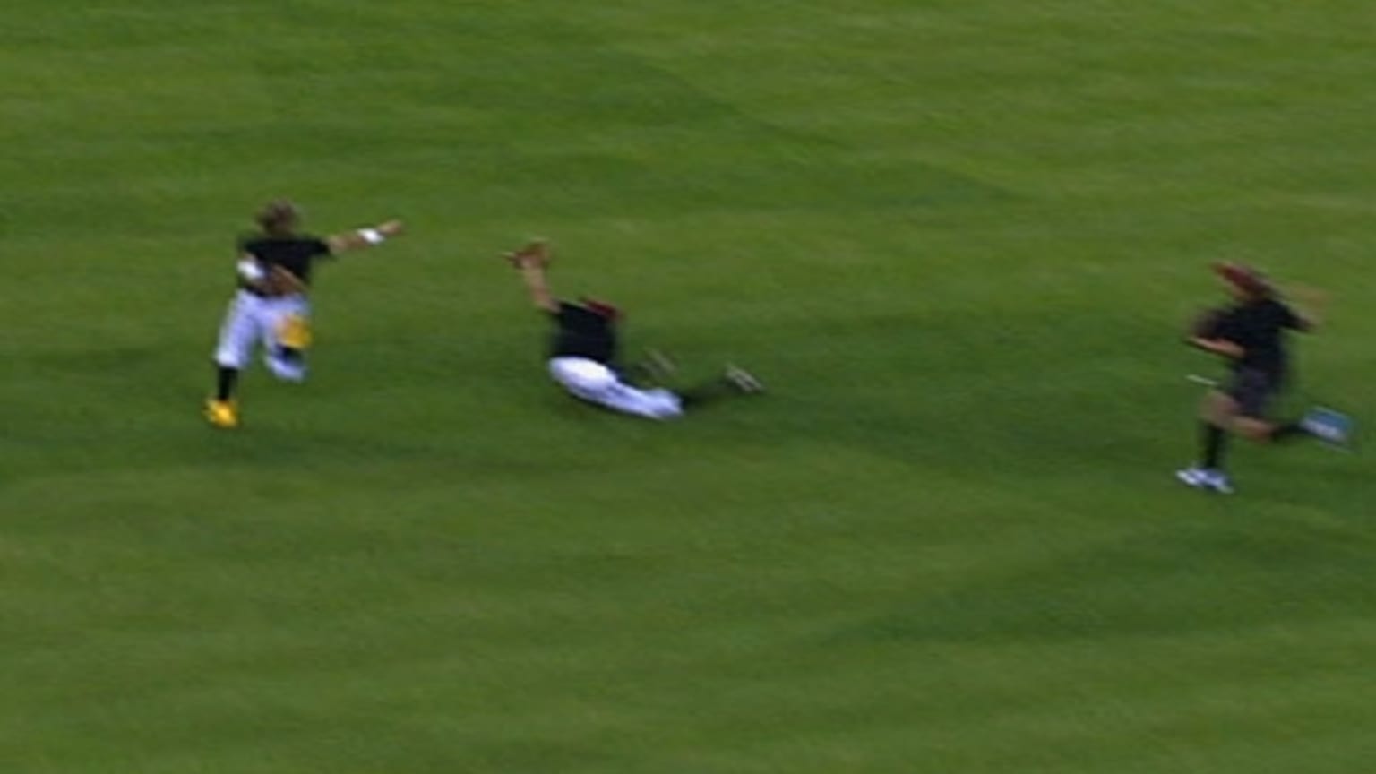 GIF: Royals ballboy misses routine ground ball - Bless You Boys