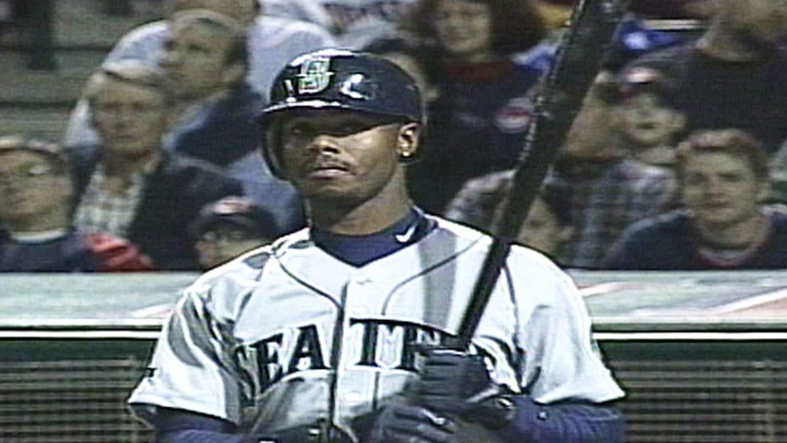 Ken Griffey Jr. retires at age 40