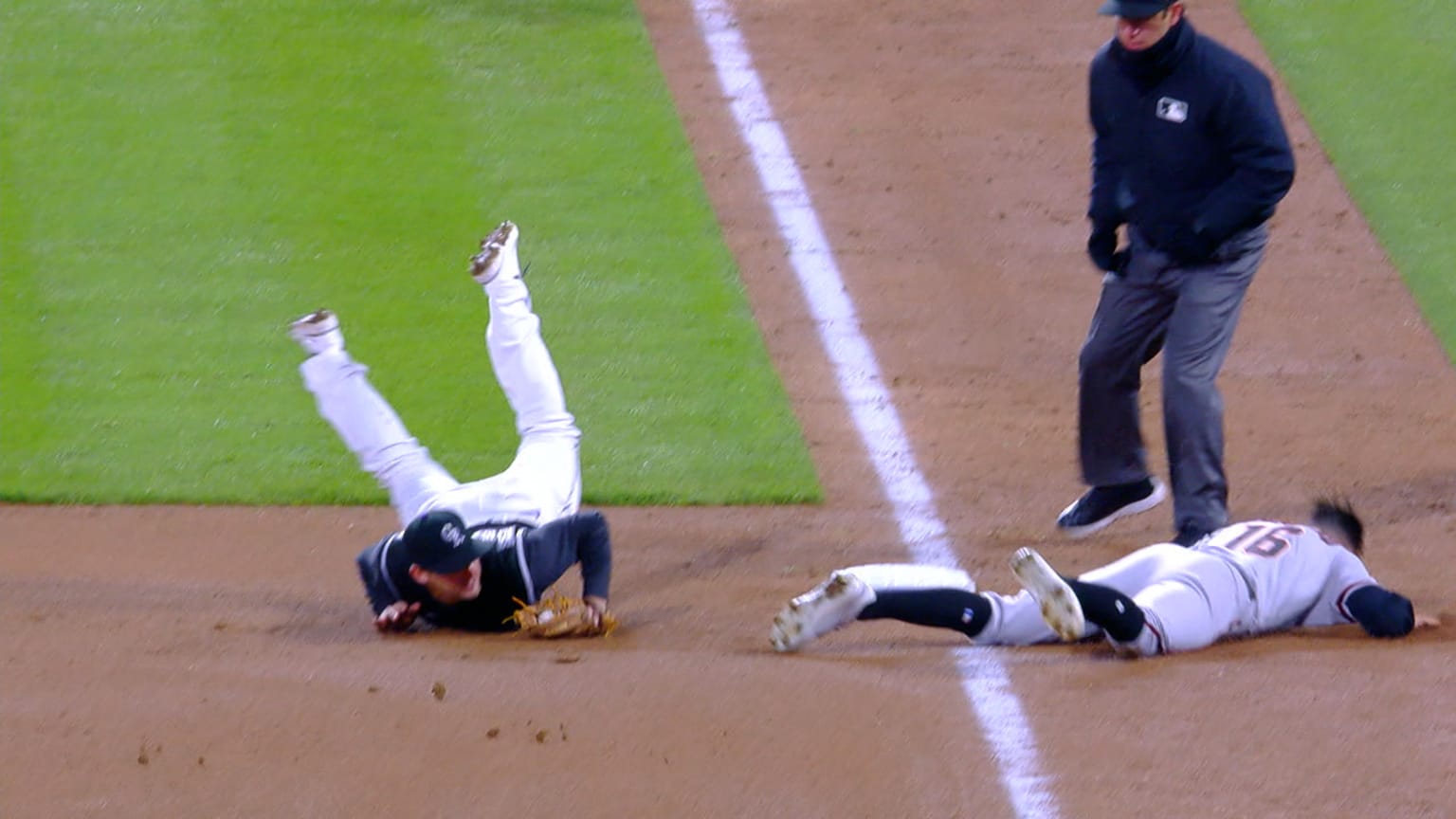 Ryan McMahon's diving tag at 3rd 04/06/2021 Colorado Rockies