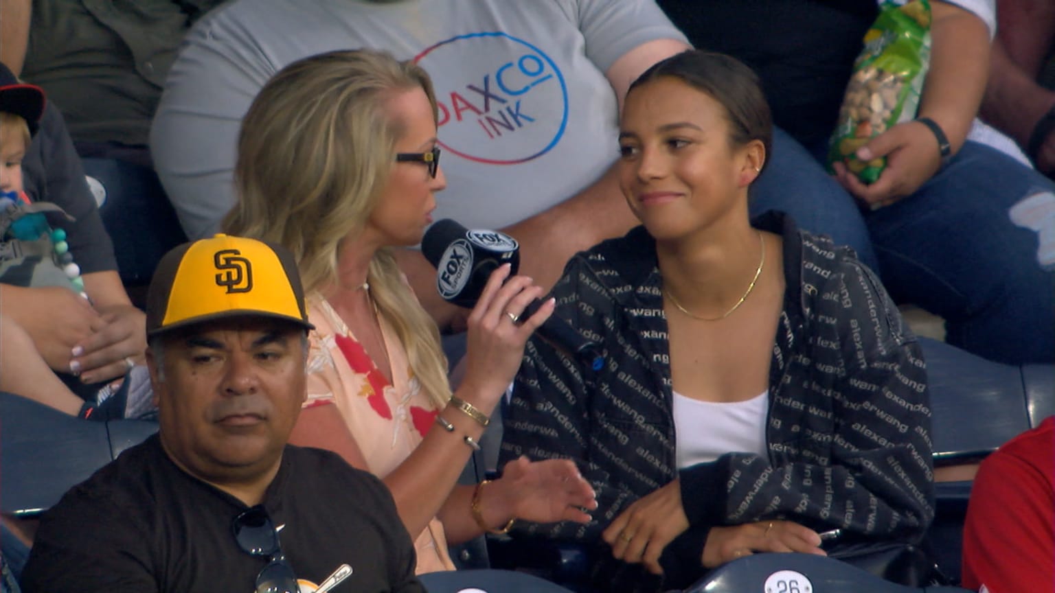 Mallory Pugh watches Swanson, 07/12/2019