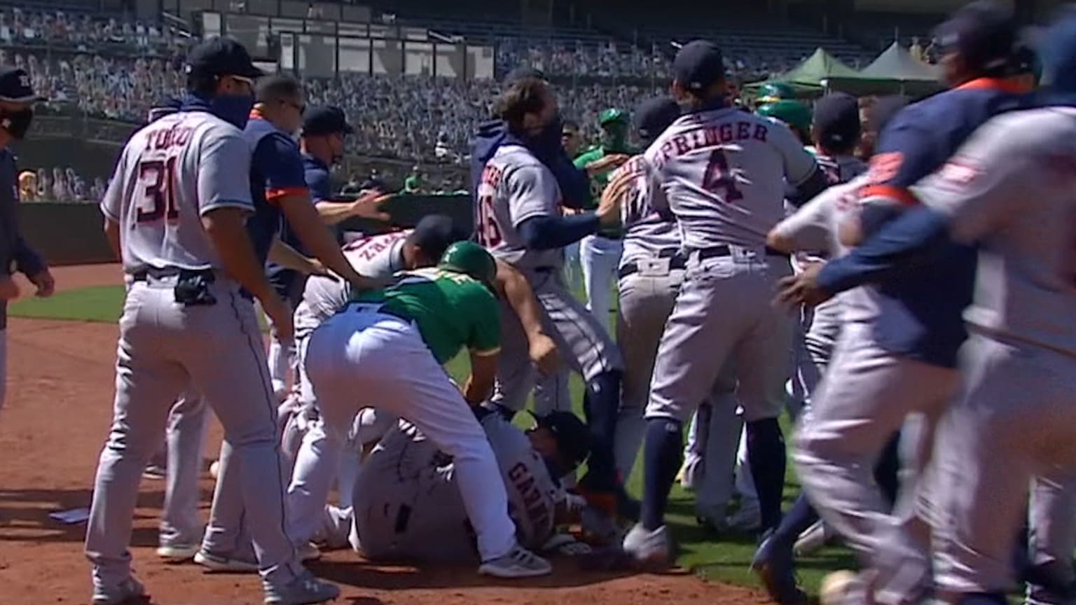 Benches clear in Oakland 08/09/2020 Houston Astros