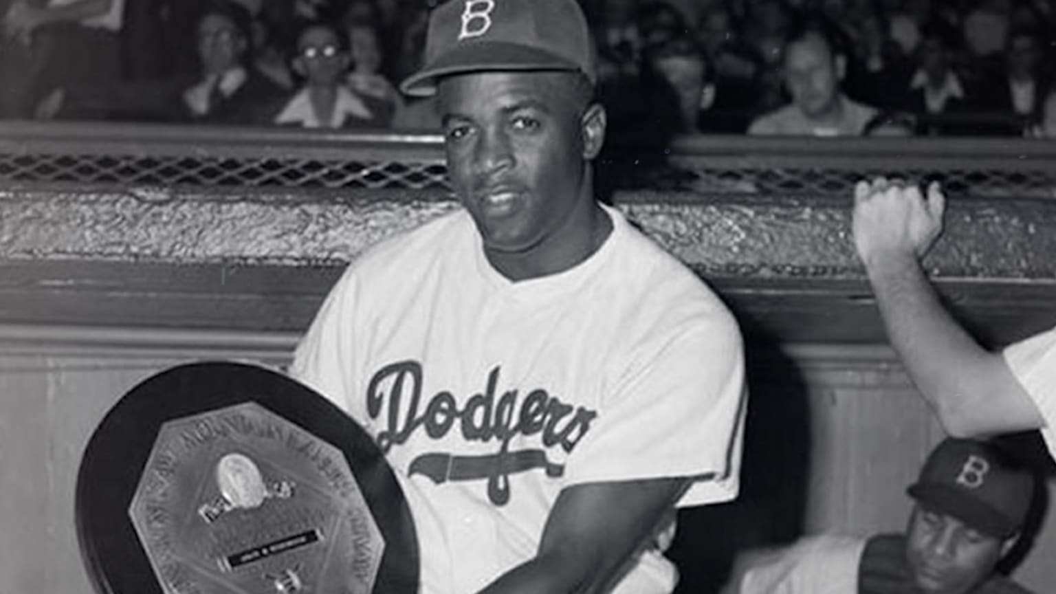 Baseball honors Jackie Robinson