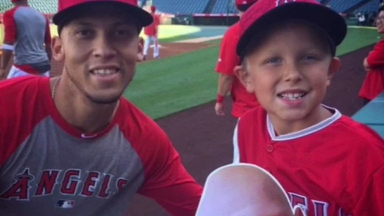 Angels Fan of the Year Candidate: Logan Wohlt | 08/11/2017 | Los ...