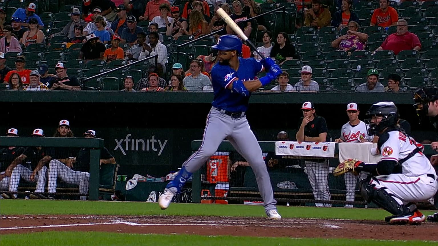 Leody Taveras impulsa con un doblete a Kole Calhoun 06/07/2022 Los