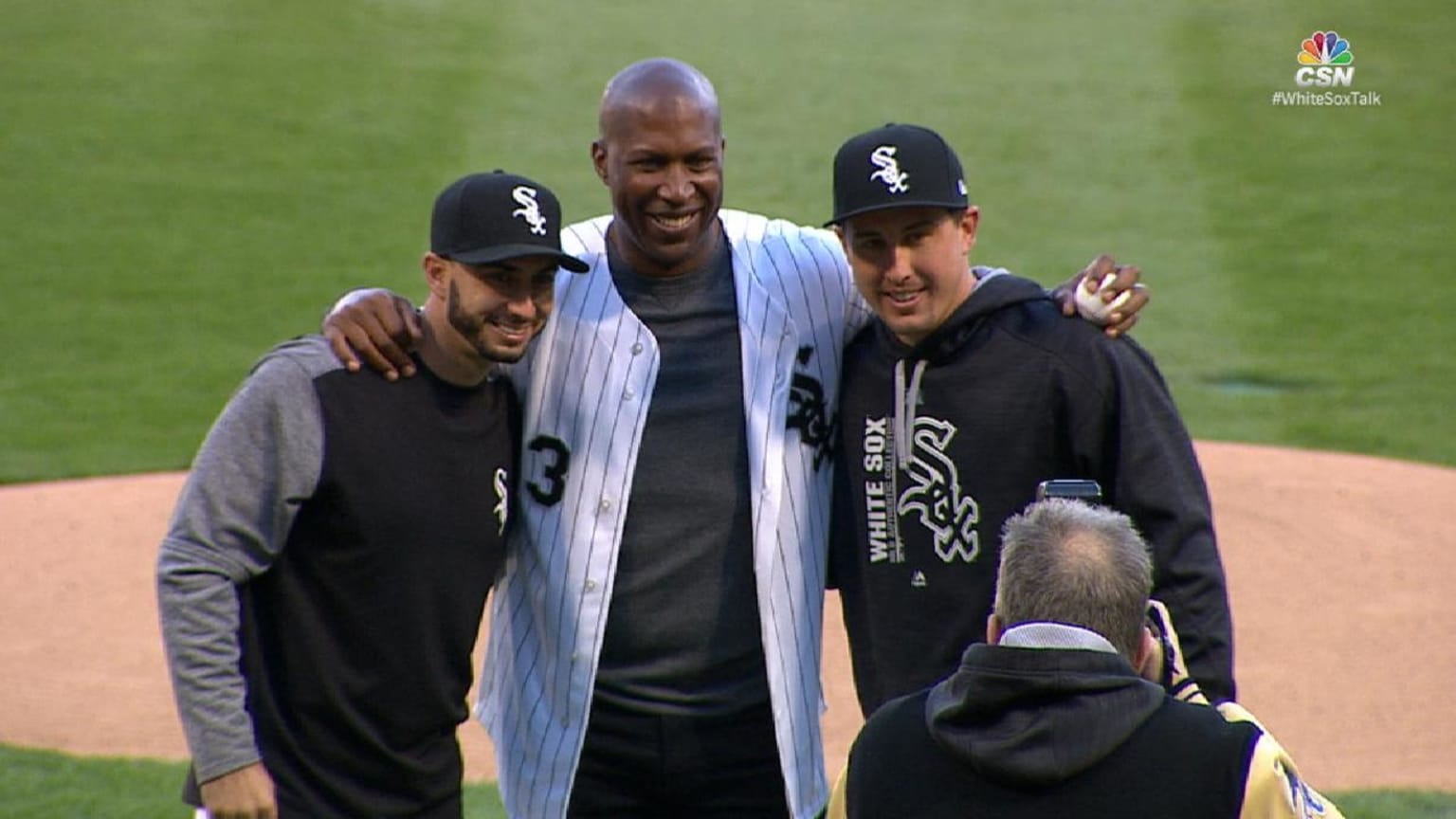 Jermaine Dye throws first pitch