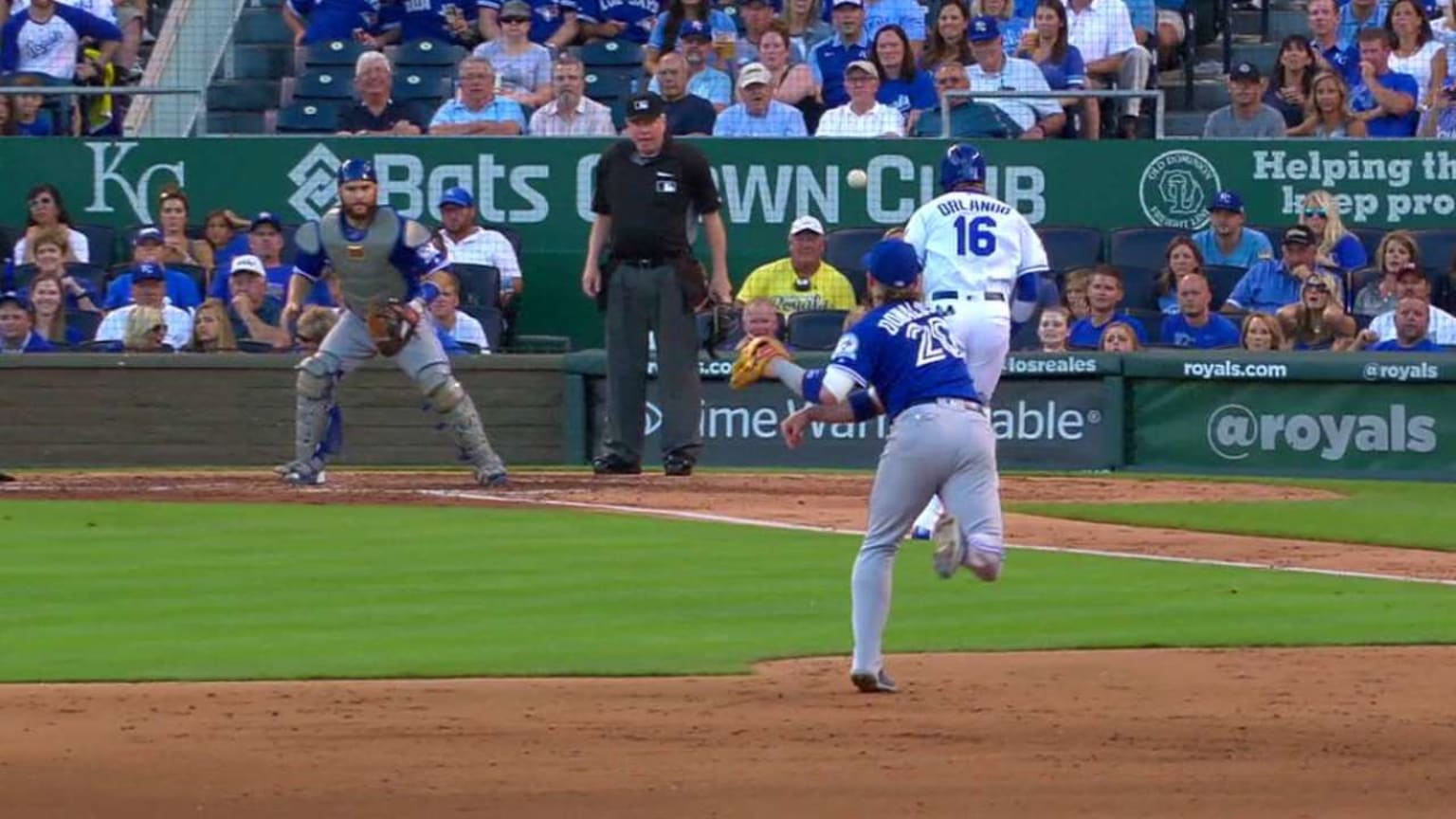 Donaldson nabs Orlando at home 08/06/2016 Cincinnati Reds