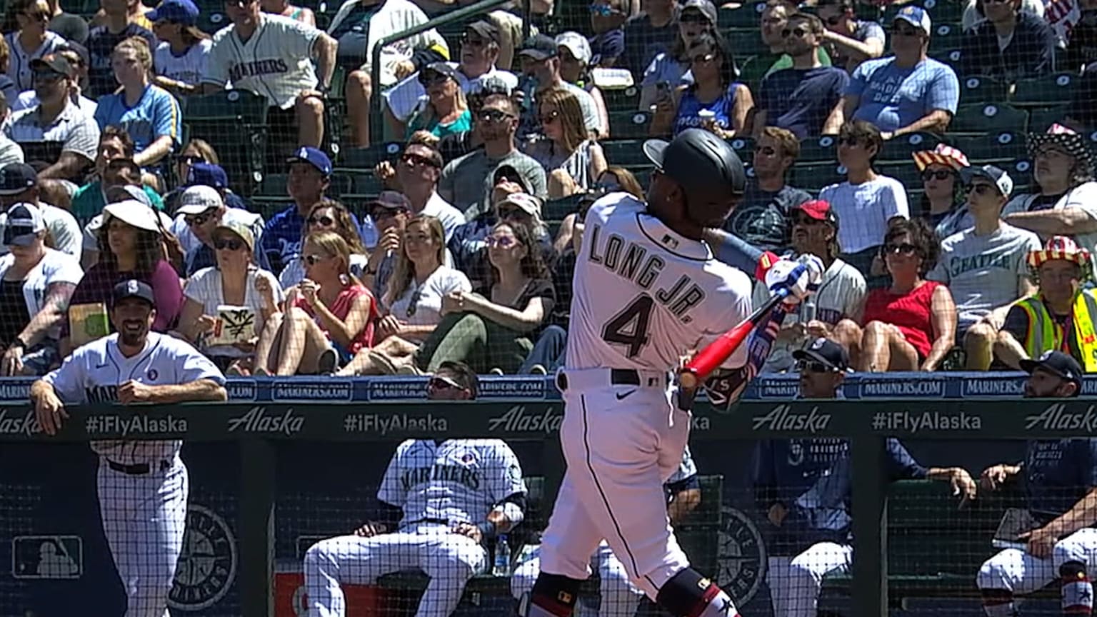 Shed Long Jr. crushes a solo homer to right field 07/04/2021