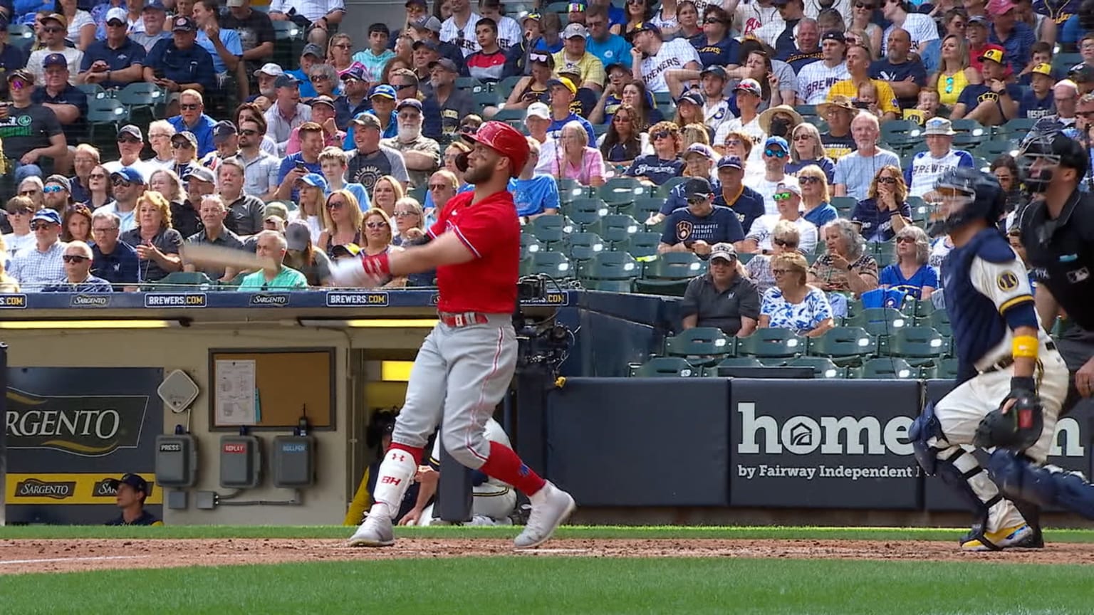 Bryce Harper crushes two home runs against the Blue Jays