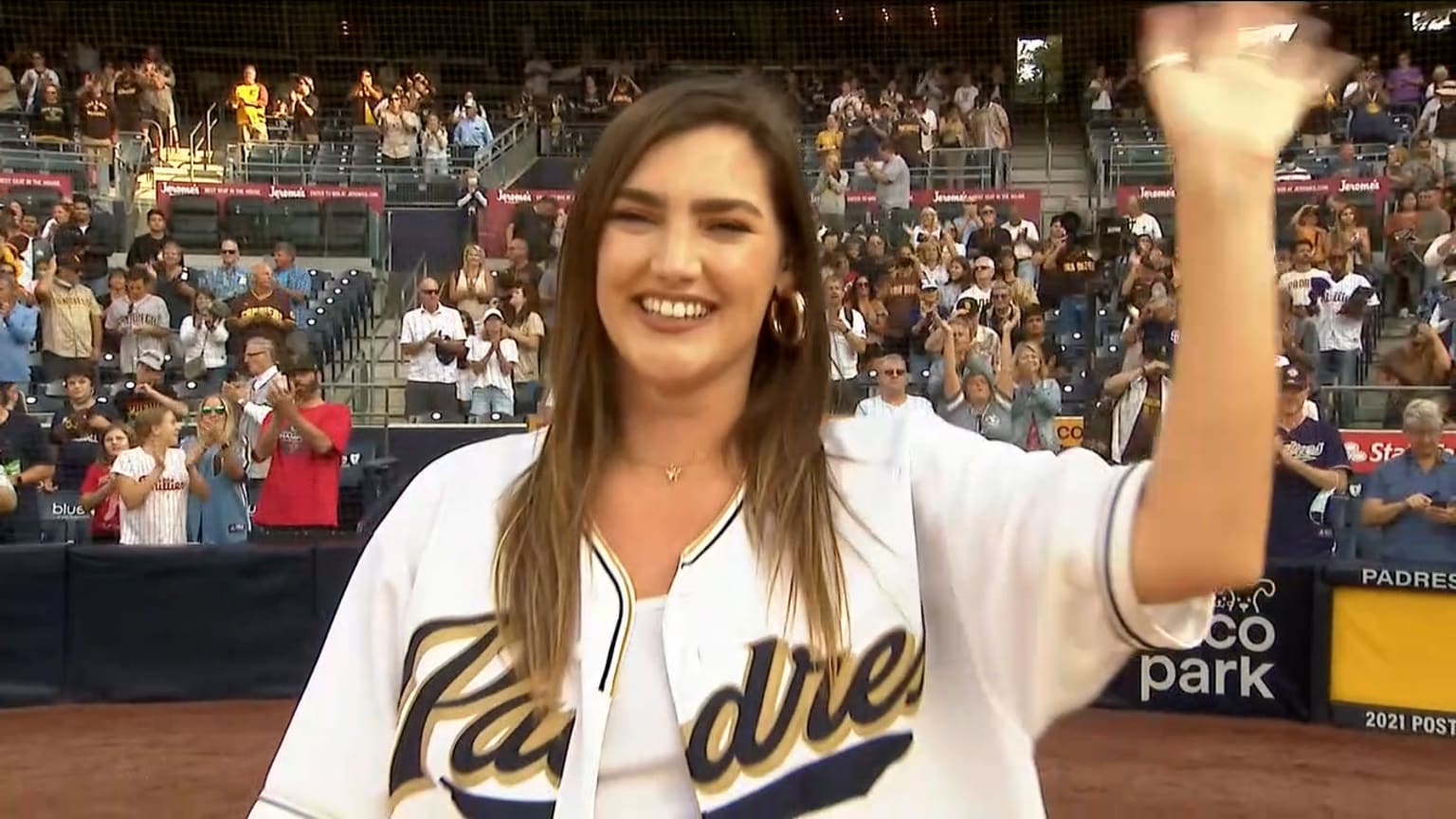 8 21 21 Voss Sings Anthem