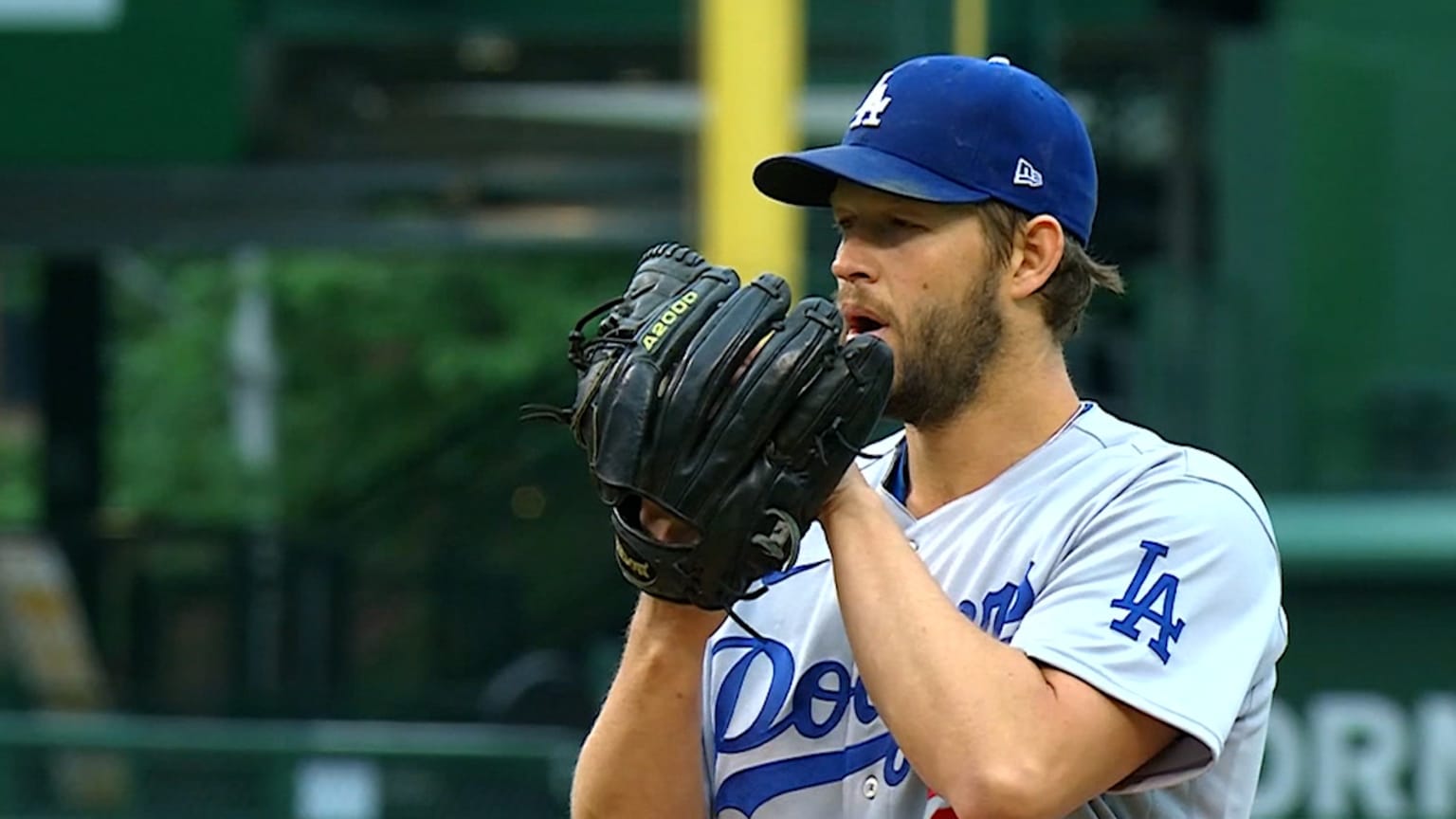 Clayton Kershaw strikes out Willson Contreras | 05/04/2021