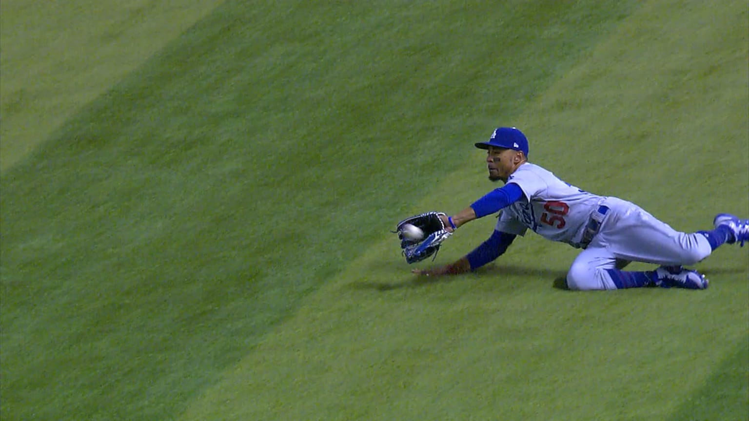 Los Angeles Dodgers Mookie Betts Gold Glove Diving Catch SGA