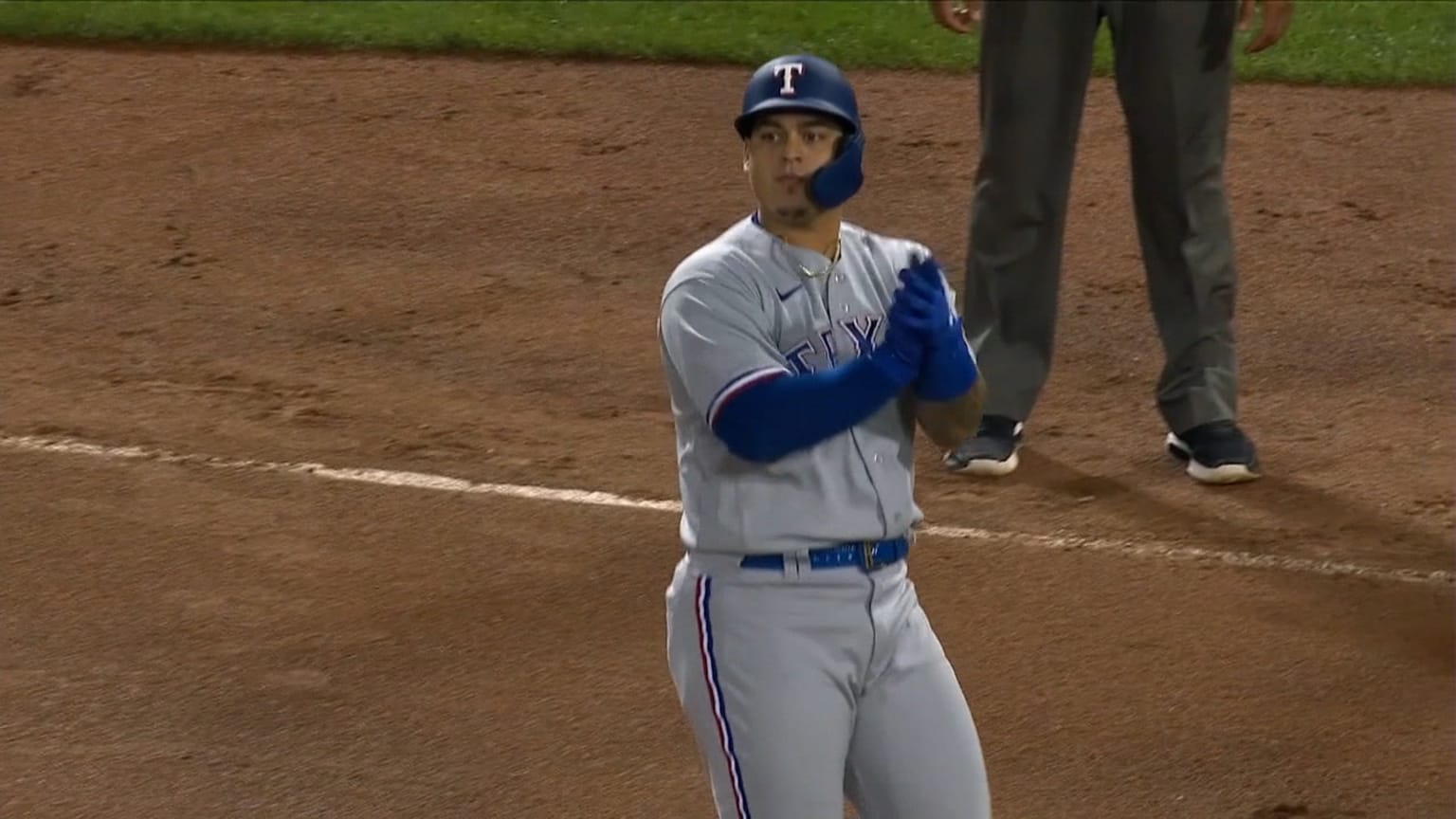 Yohel Pozo lines a RBI single to left field | 08/21/2021 | Texas Rangers