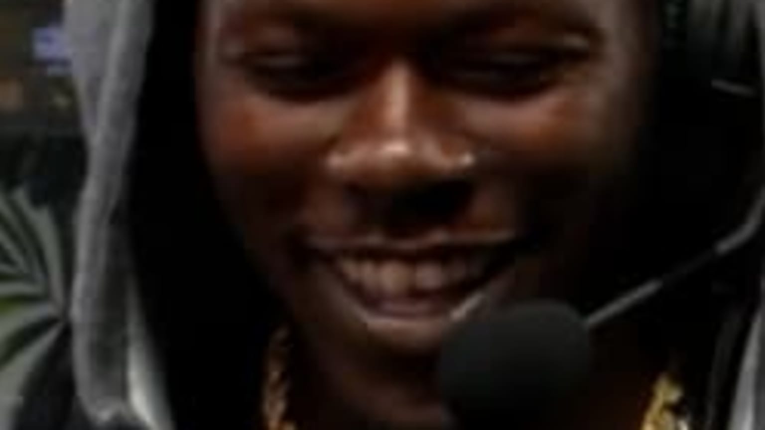 Jazz Chisholm Jr. on his glove 04/14/2022 Philadelphia Phillies