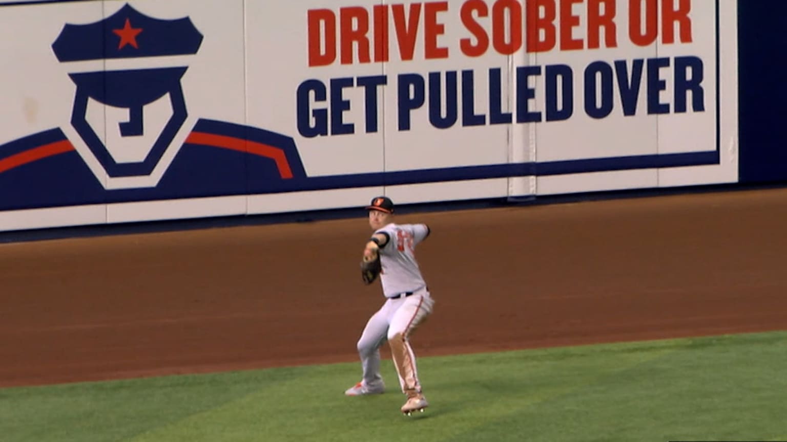 Mountcastle's outfield assist 04/21/2021 Baltimore Orioles