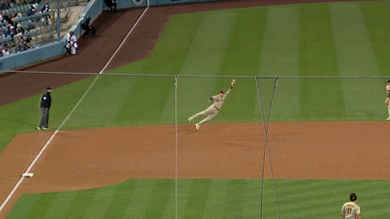 Manny Machado Makes A Leaping Catch To Retire Betts 04 23 2021 San