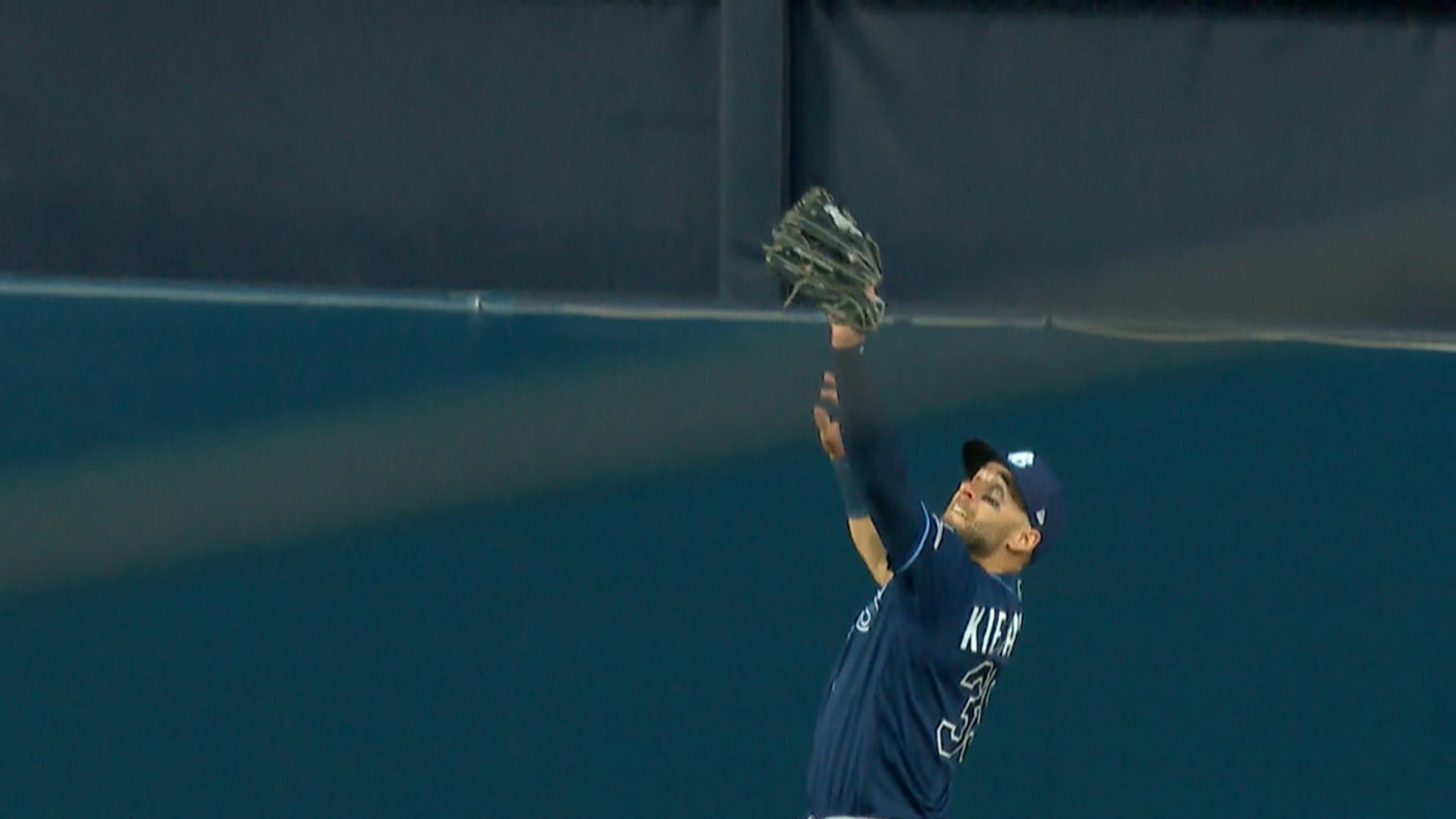 Kevin Kiermaier makes leaping catch as Rays beat Cardinals