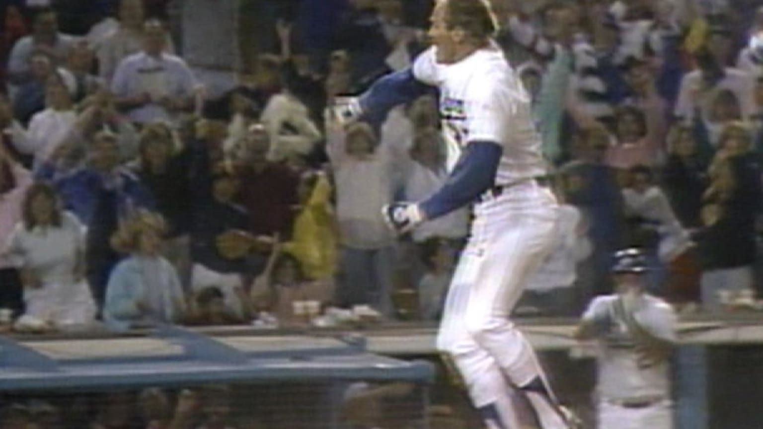 WS1988 Gm2: Dodgers score five in the 2nd 