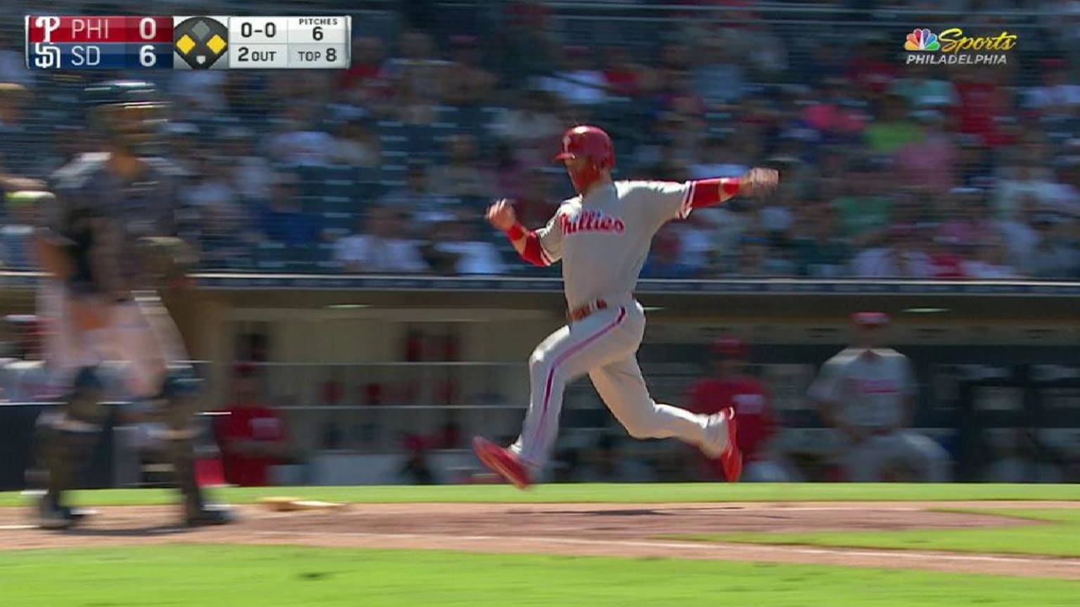 Knapp scores on throwing error 08/12/2018 Philadelphia Phillies