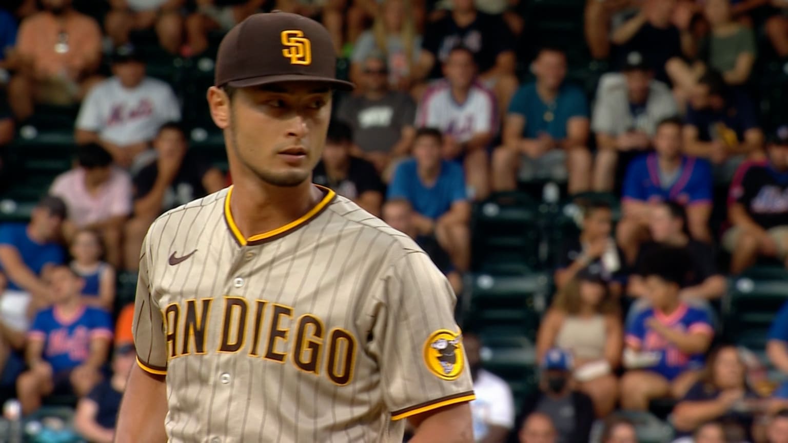 Yu Darvish goes above and beyond in making young fan's day