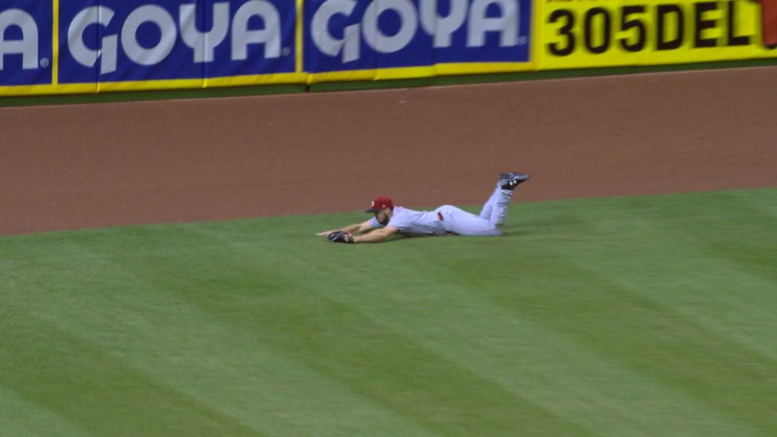 Duvall's diving catch | 07/27/2017 | Cincinnati Reds