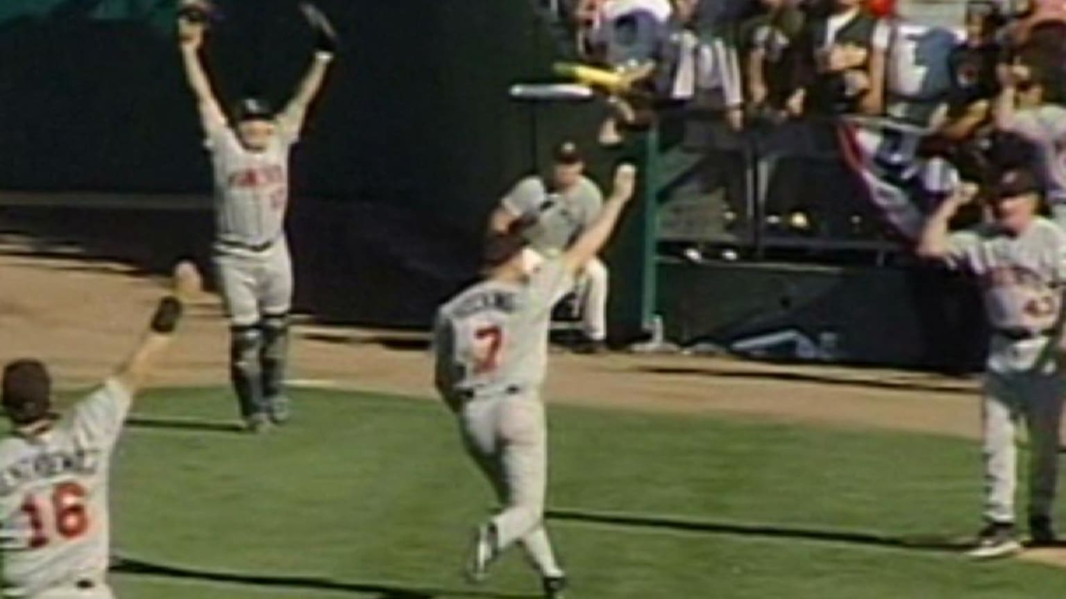 2002 ALDS Gm5: Hocking makes catch to seal ALDS | 10/06/2002 | Kansas ...