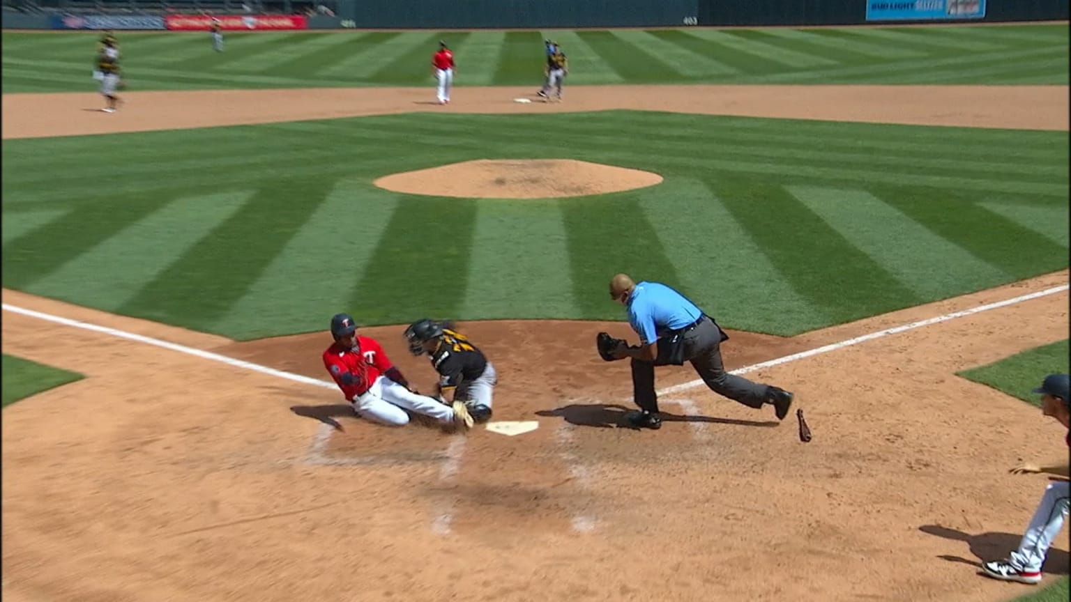 Reynolds' 4th outfield assist 08/04/2020