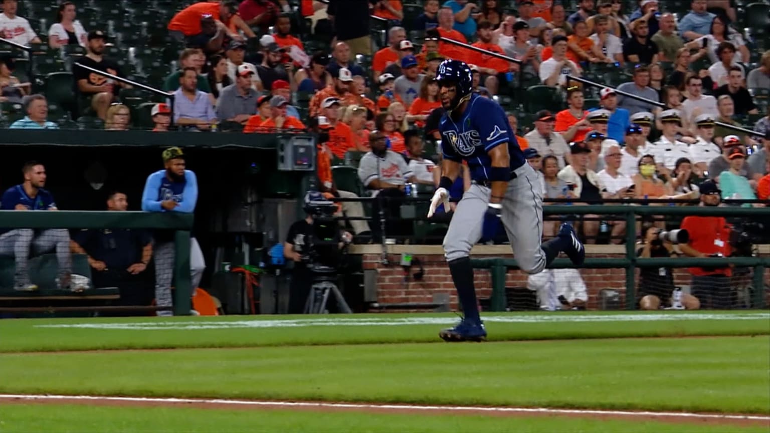 Yandy Díaz exits with injury 05/21/2022 Tampa Bay Rays