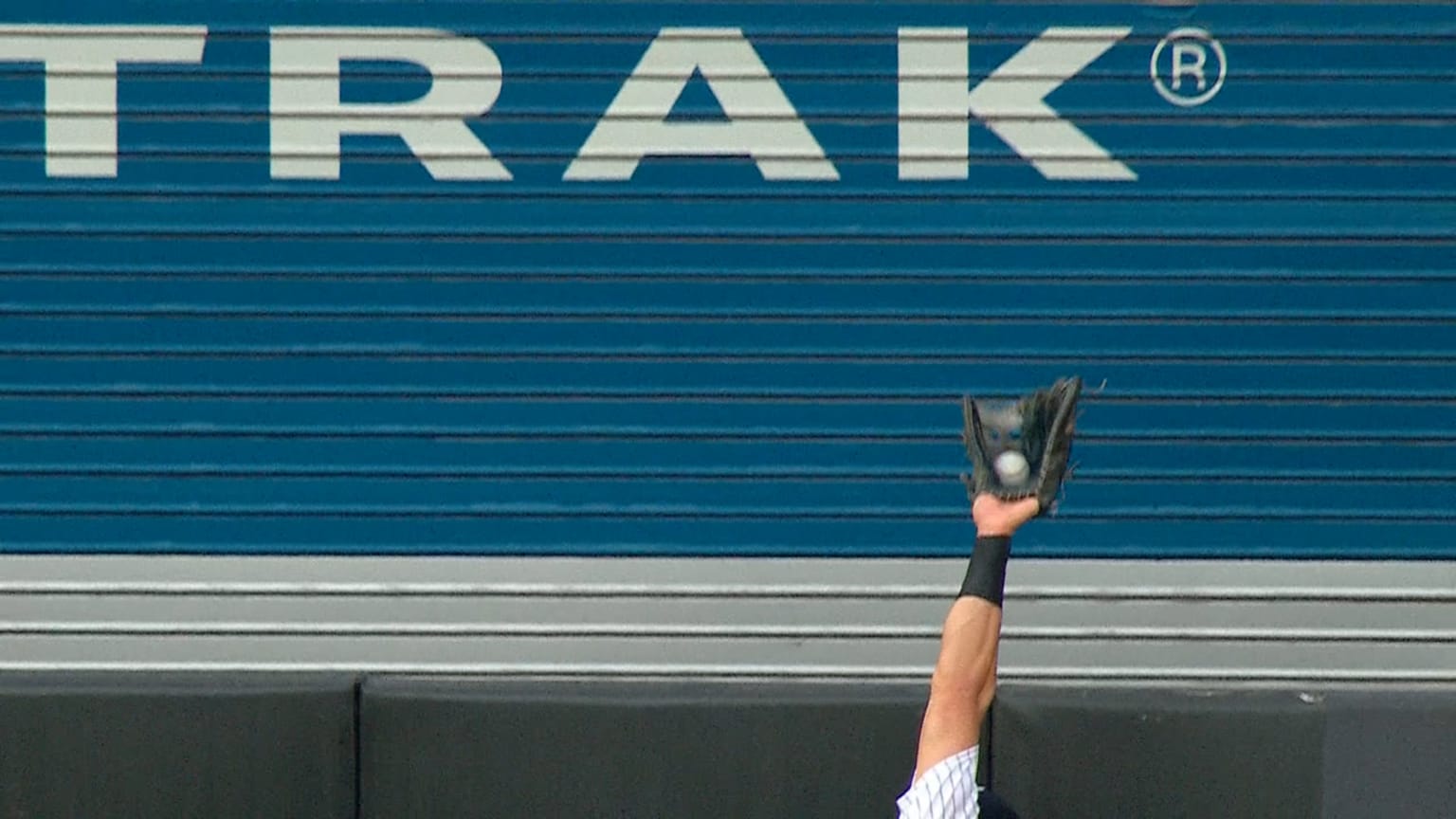 Shohei Could Never Do This: Aaron Judge Shocks the World With a Ridiculous  Play to Rob Seattle Mariners Off a Home Run - EssentiallySports