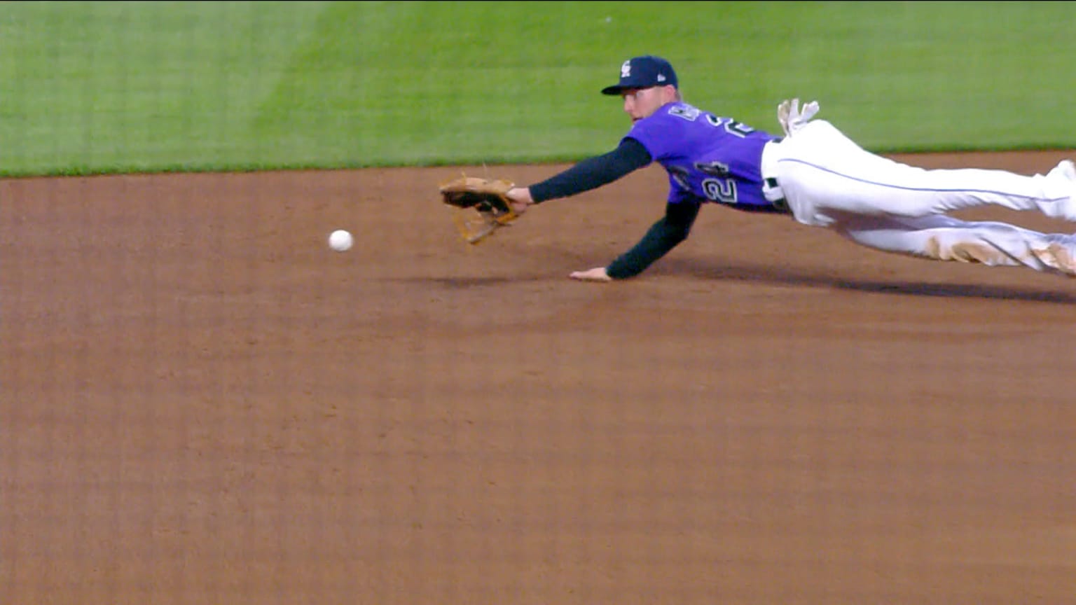 Ryan McMahon's diving play 07/03/2021