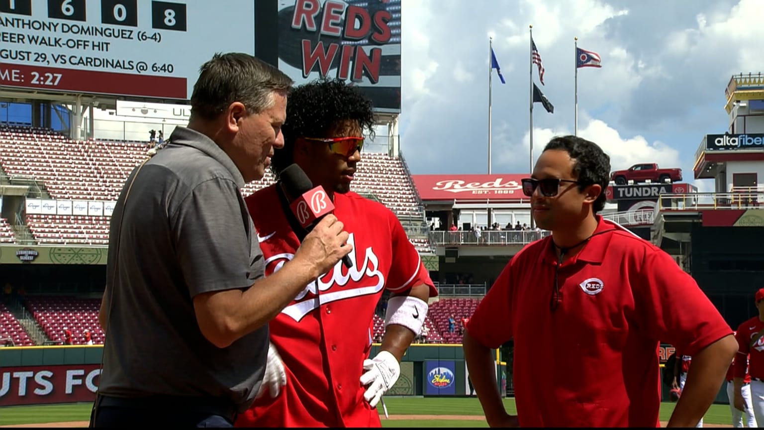 Jose Barrero gets doused after walk-off winner for Cincinnati Reds vs.  Phillies 