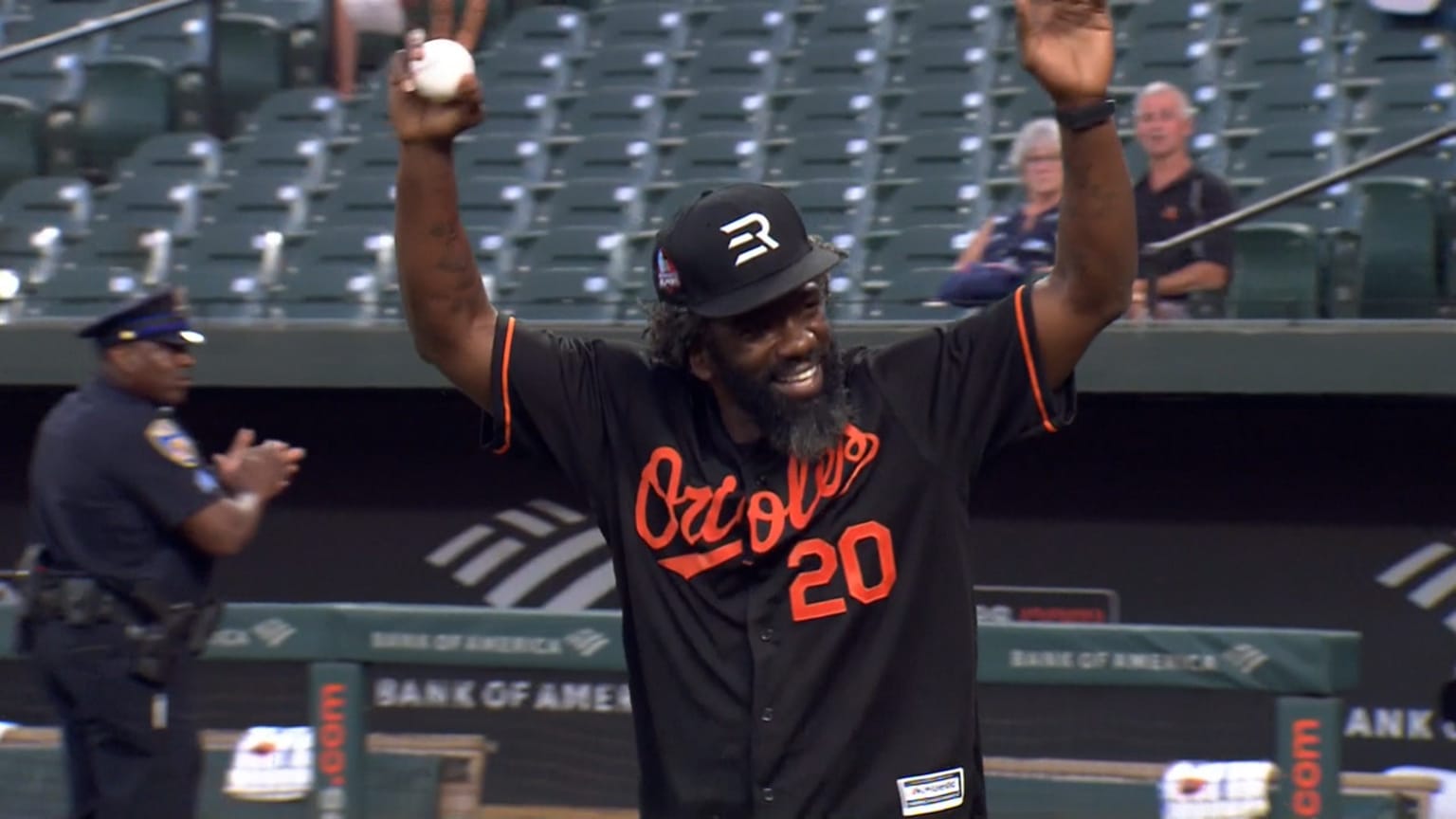 TOR@BAL: Reed throws ceremonial first pitch for O's | 09/17/2019 ...