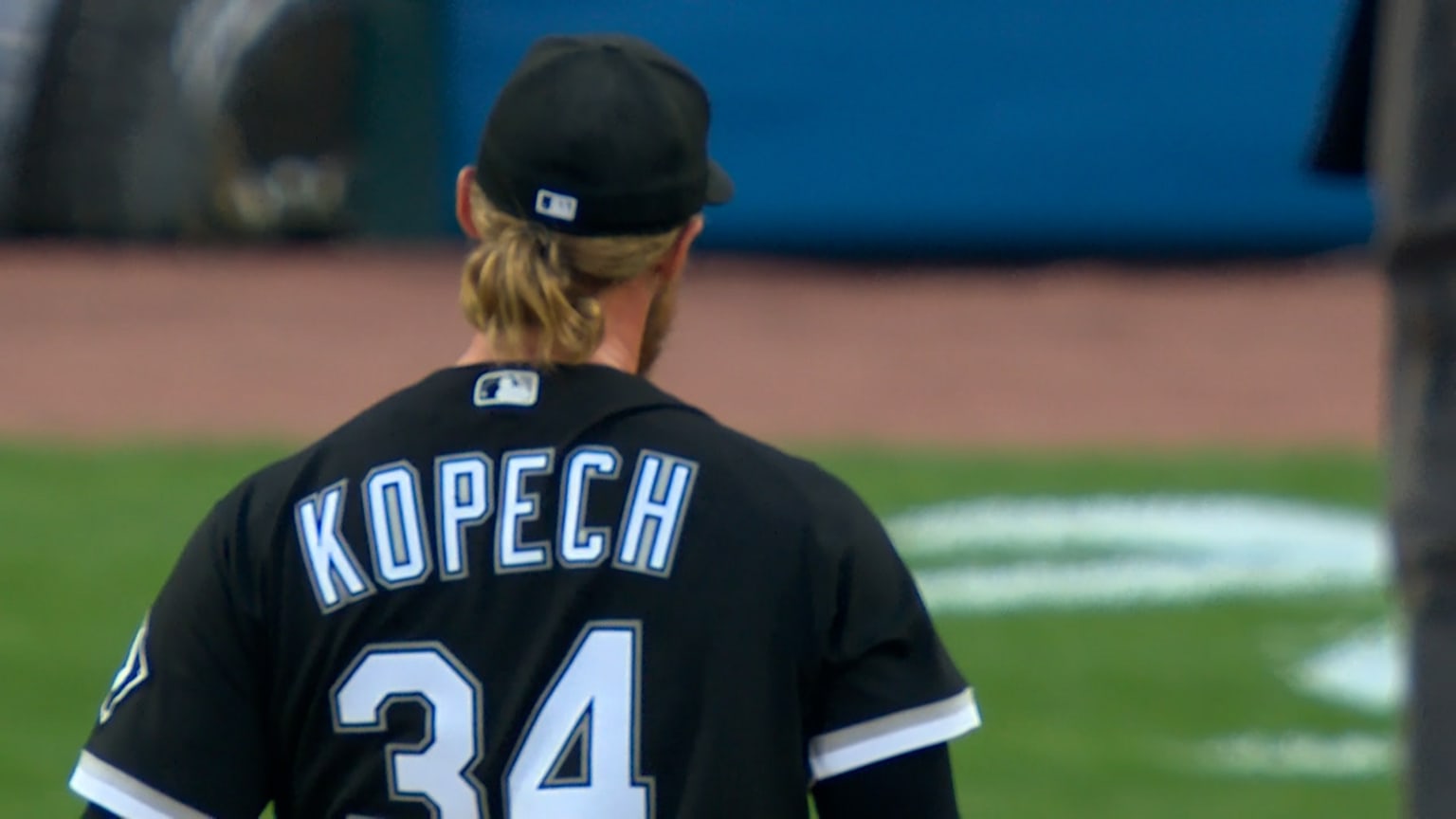 Michael Kopech fans four, 06/19/2022