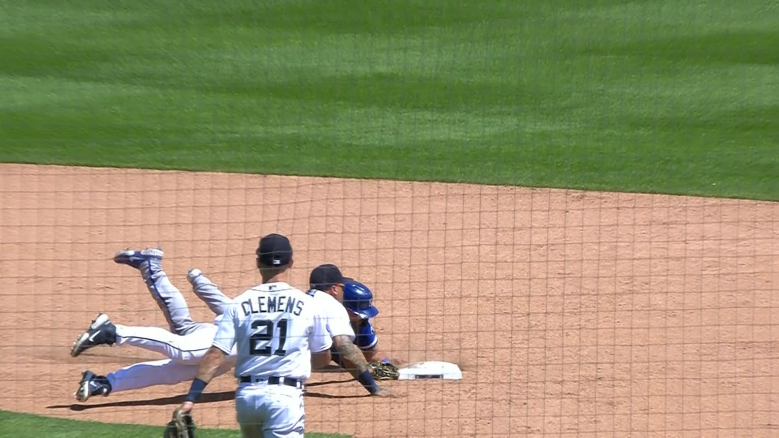 Vest escapes basesloaded jam 07/03/2022