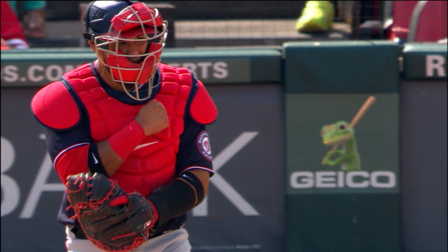 Ruiz picks off Senzel to end game