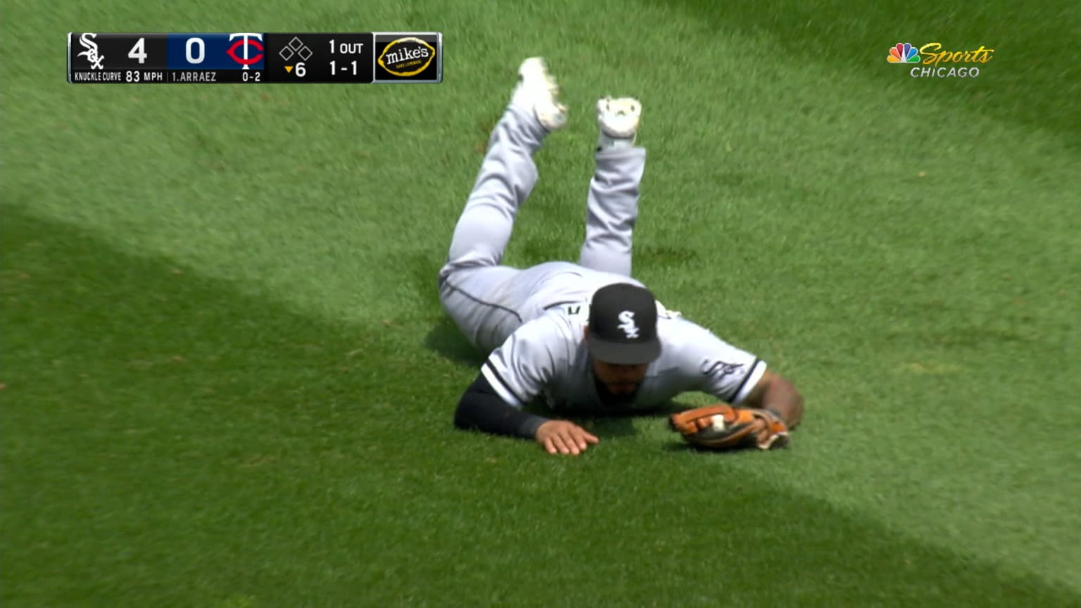 The White Sox outfielders make spectacular catches 07/17/2022 Chicago White Sox