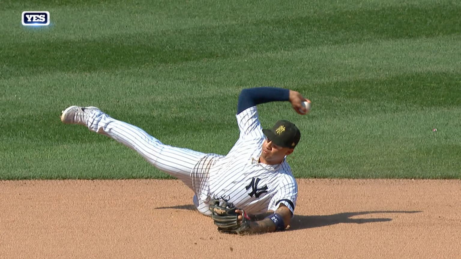 Tb Nyy Torres Makes A Tough Sliding Backhanded Stop 05 19 2019 New