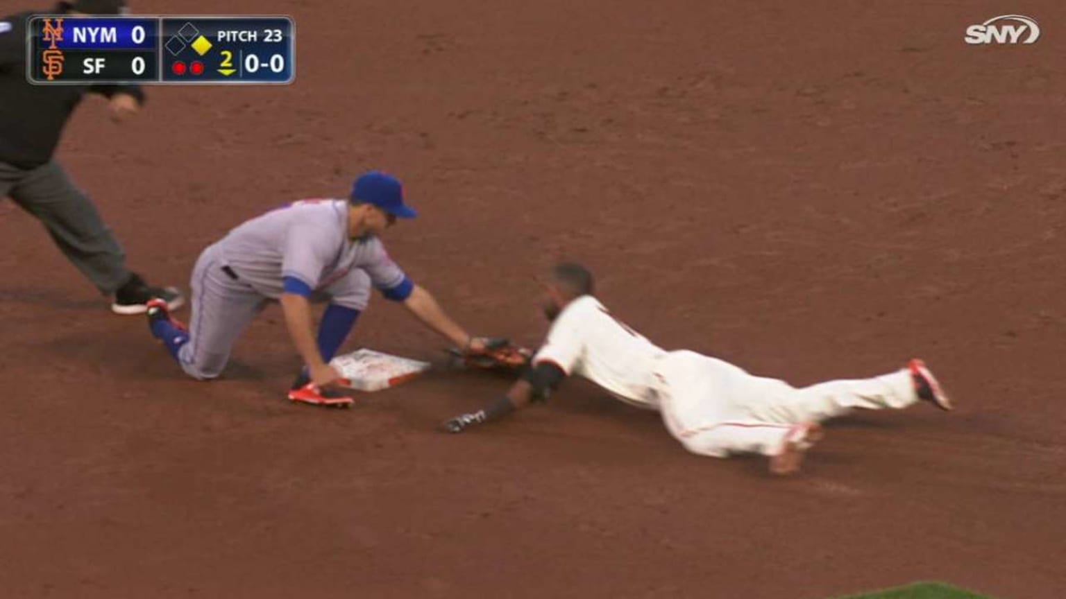 Kelly's terrific outfield assist 08/18/2016