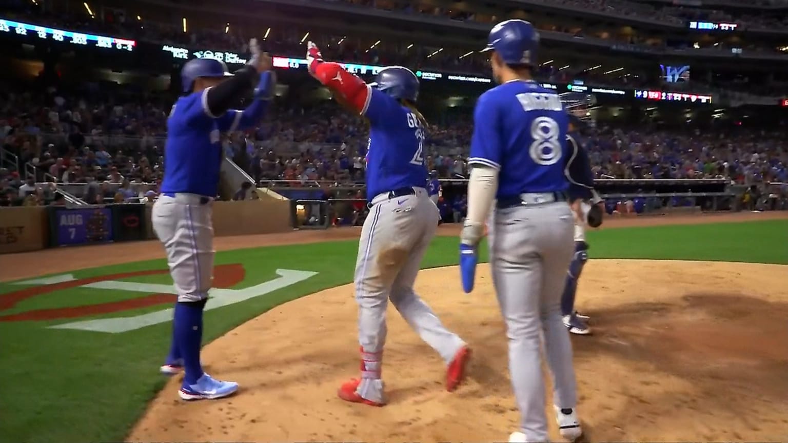 the-blue-jays-score-six-runs-in-the-8th-inning-08-04-2022-toronto