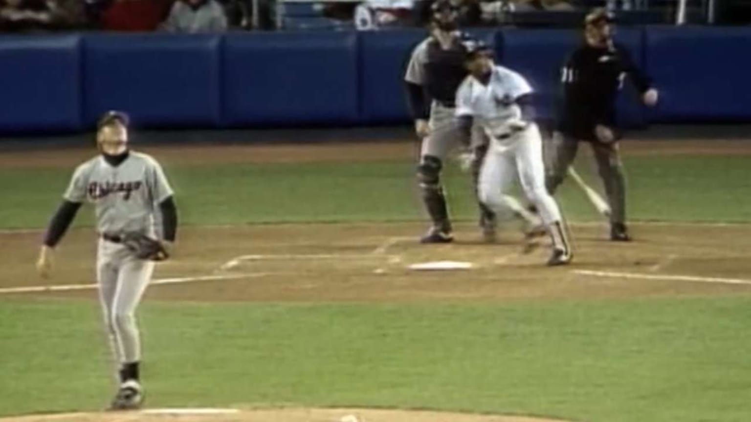 1989 WS Gm4: Henderson opens game with home run 