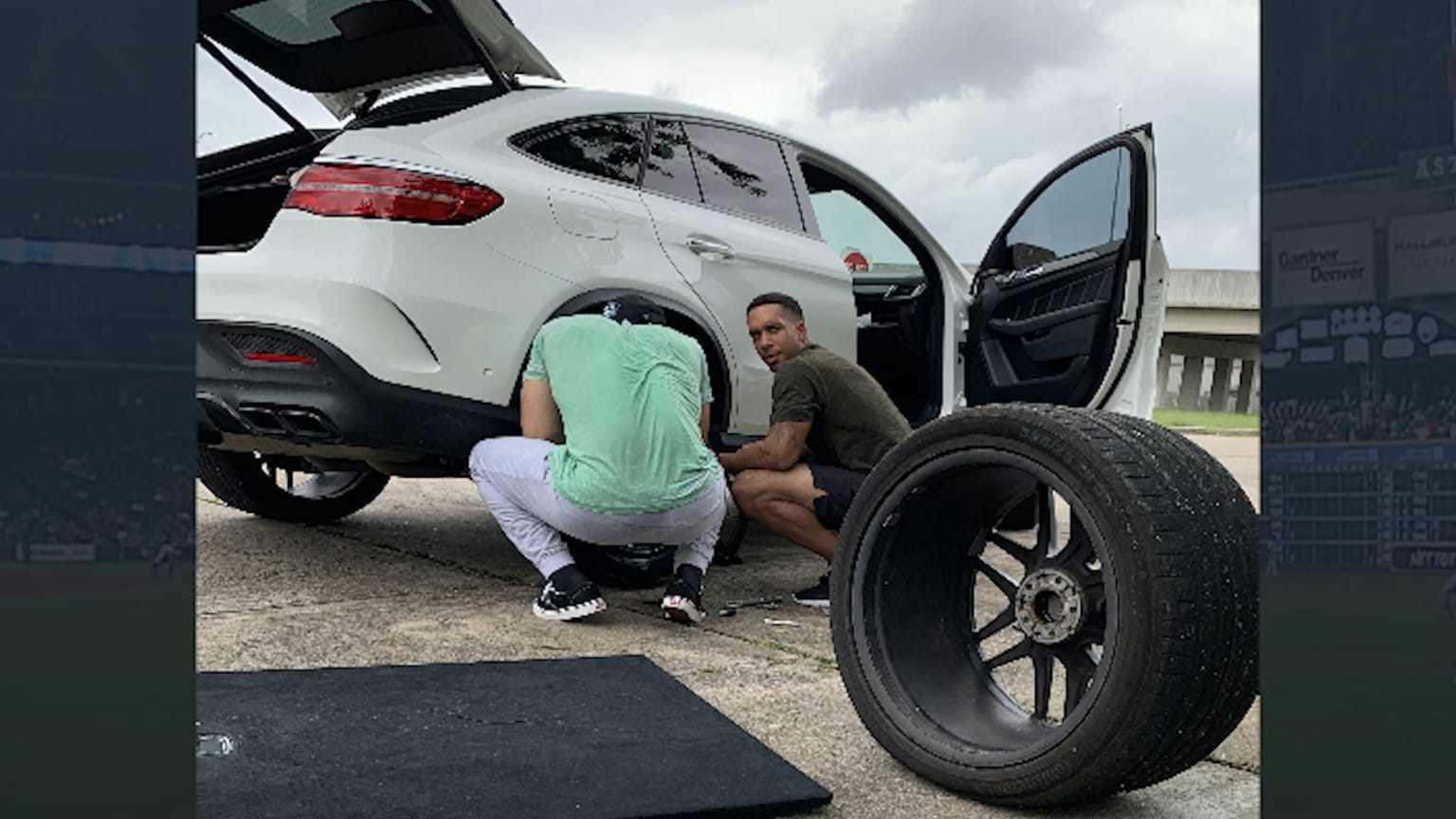 George Springer and Michael Brantley change a flat on way to