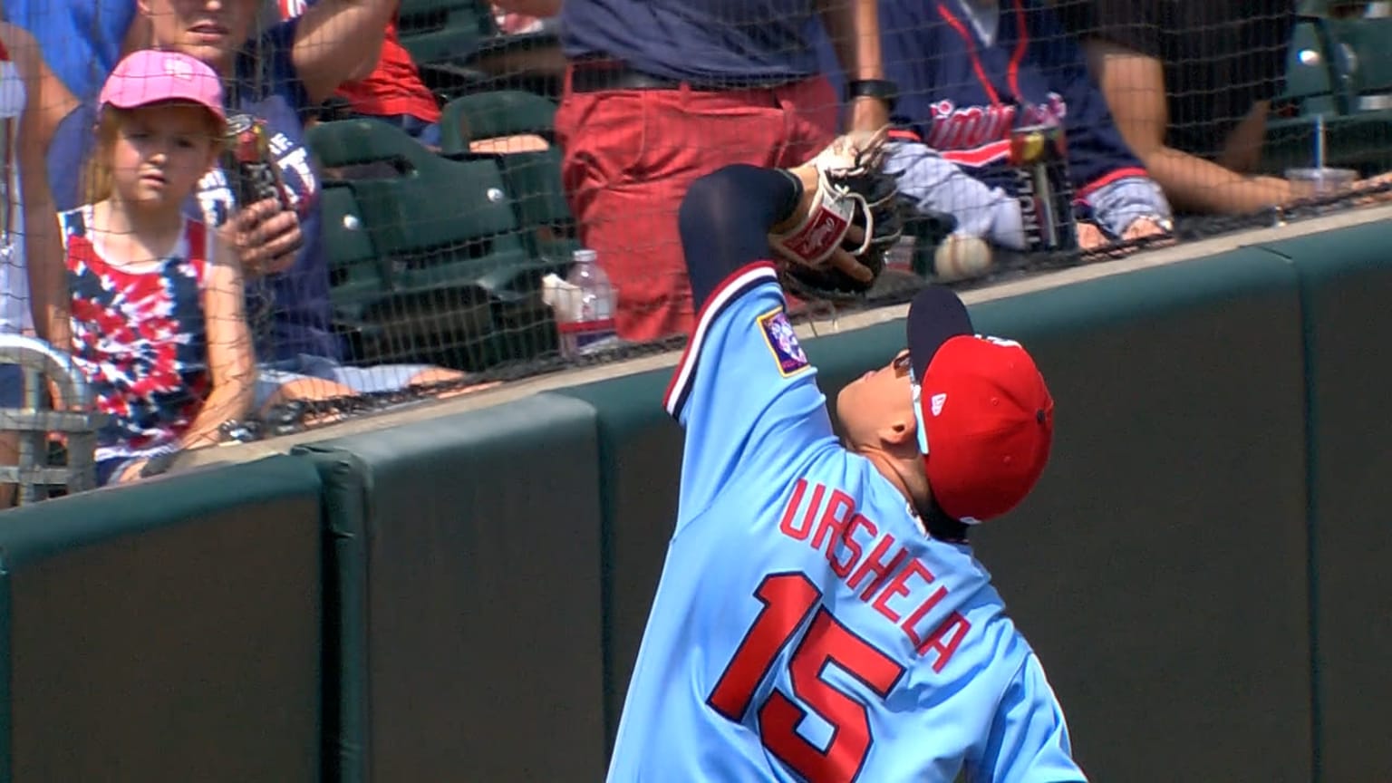 Gio Urshela's running catch, 06/12/2022