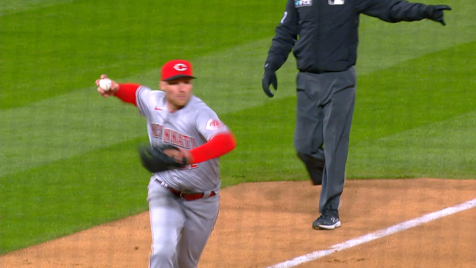 Drury makes a nice throw from 3rd 04/29/2022 Texas Rangers