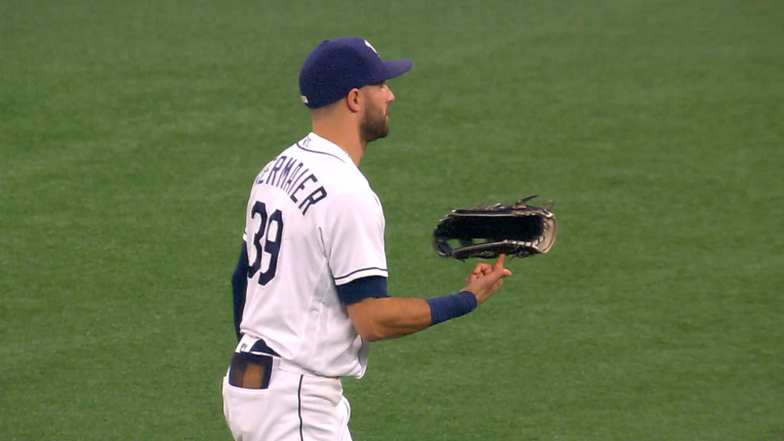 Kevin Kiermaier leaves game with neck spasms, expects to be ready for  Tuesday