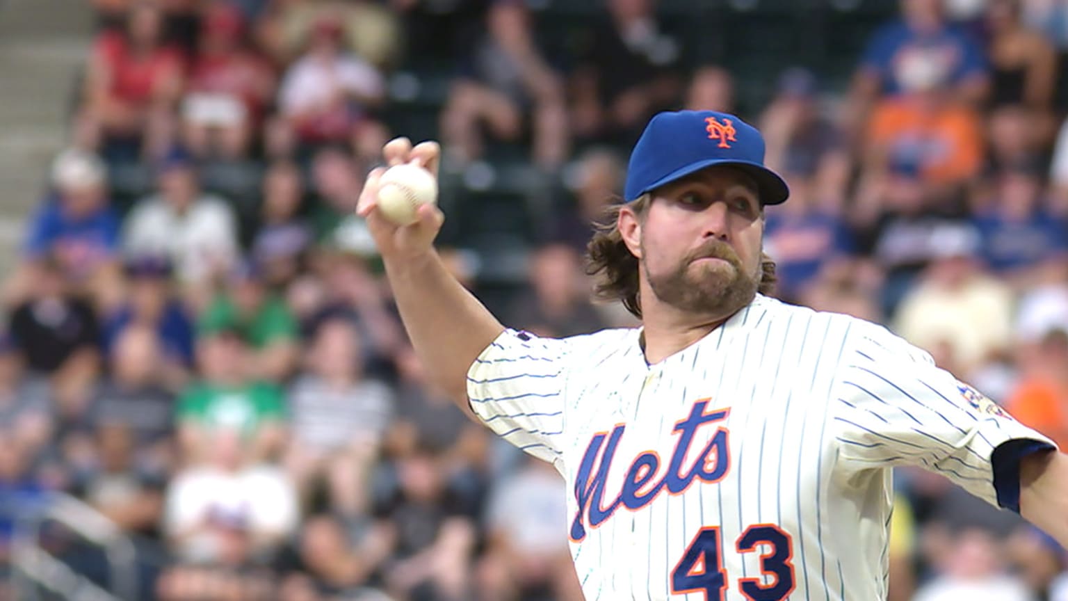 R.A. Dickey interested in Cincinnati Reds