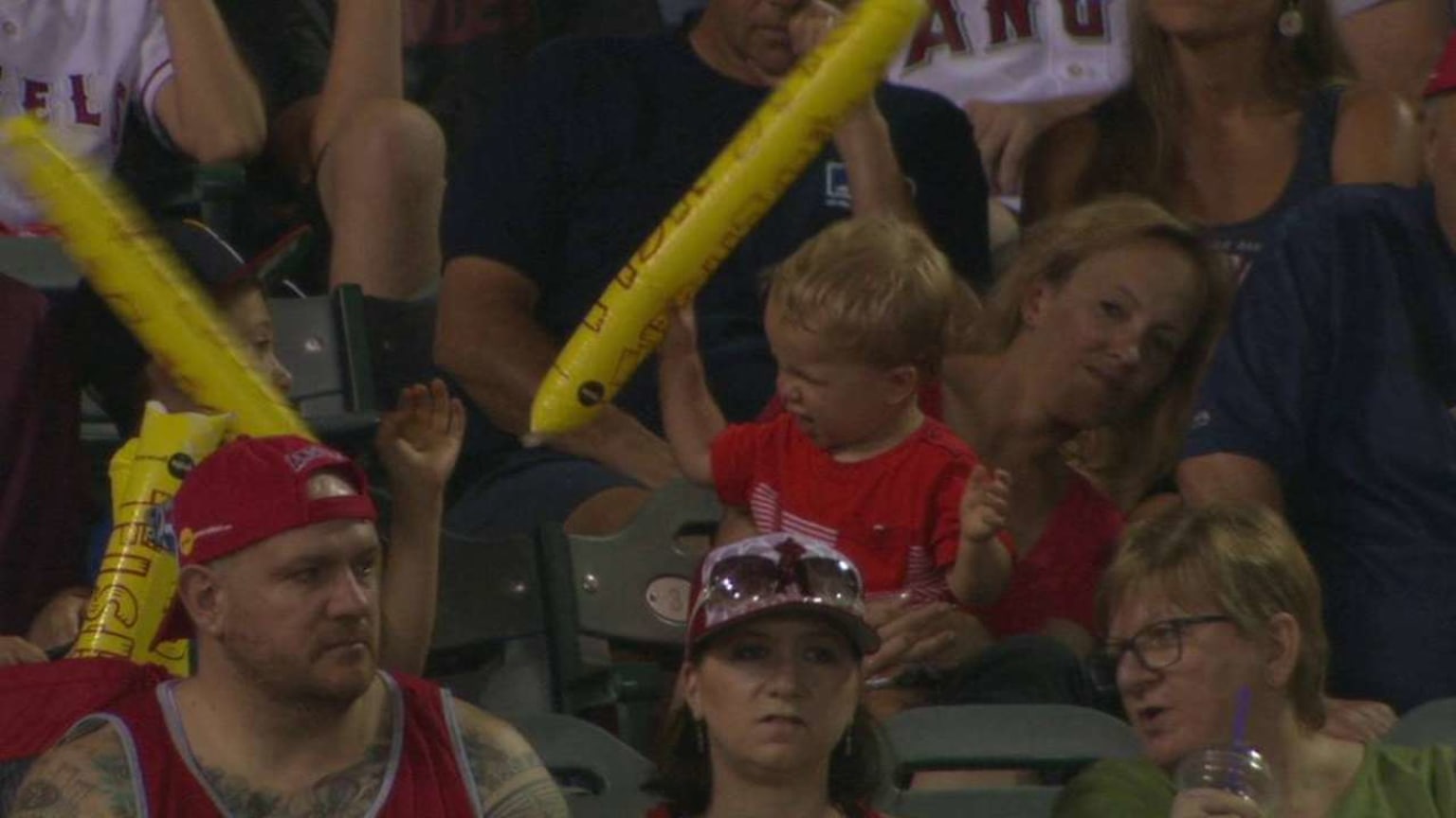 Fans' thunderstick battle 07/28/2016 San Diego Padres